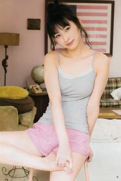 Akari Uemura – miniatura