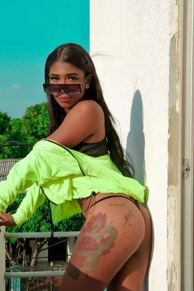 Alexa Ebony – miniatura