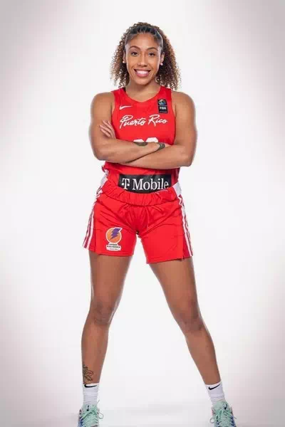 Arella Guirantes – miniatura