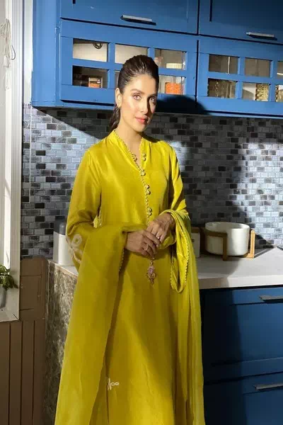 Ayeza Khan – miniatura
