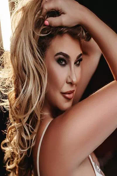 Becca Lovely – miniatura