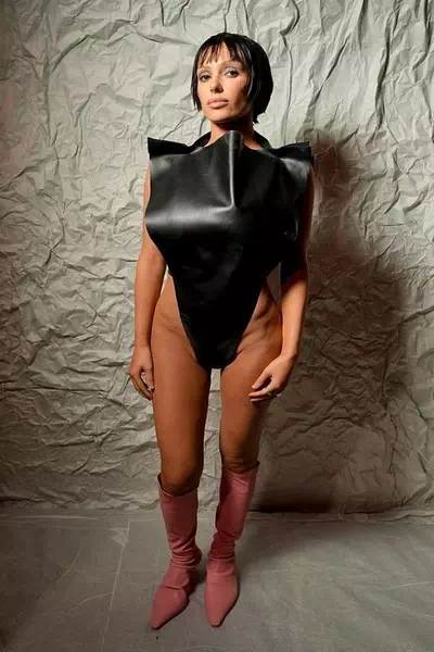 Bianca Censori – miniatura