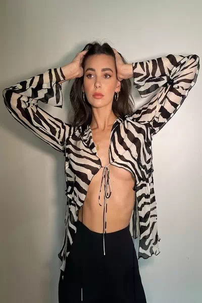 Caitlin Burles – miniatura