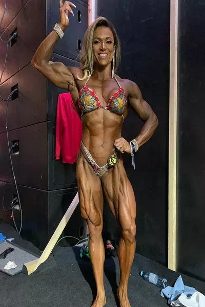 Carol Alves – miniatura