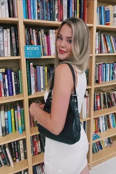 Caroline Carter (Model) – miniatura