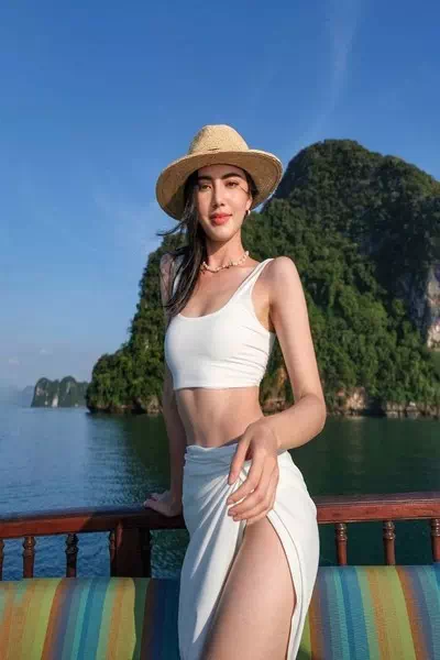 Davika Hoorne – miniatura