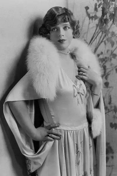 Dulcie Cooper – miniatura