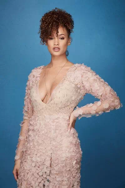 Elarica Johnson – miniatura