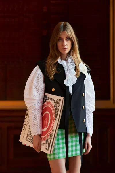 Farah Holt – miniatura