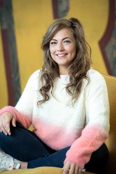 Frances Lefebure – miniatura