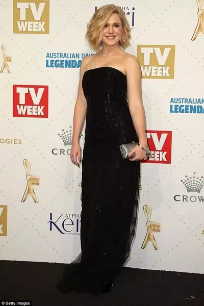 Harriet Dyer – miniatura