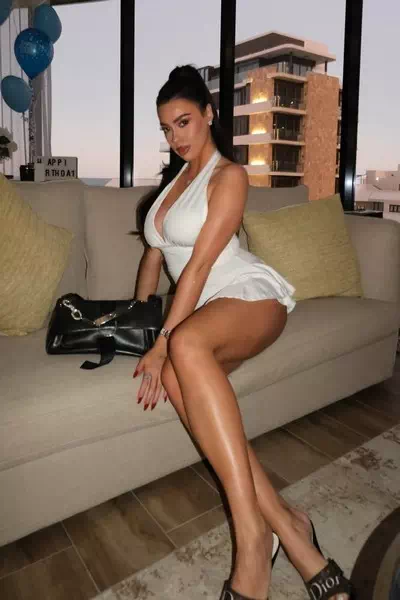 Holly Rhodes – miniatura