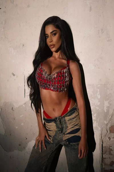 Ina Gayardi – miniatura