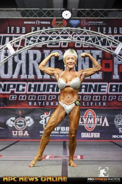 Iris Davis – miniatura