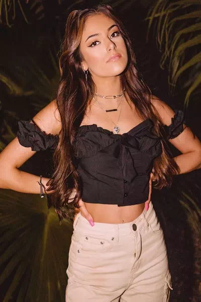 Isabella Mari Collins – miniatura