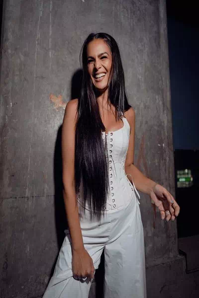 Iza Calzado – miniatura