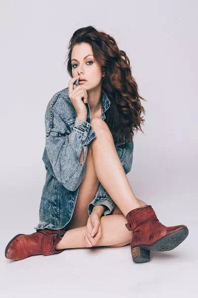 Izzie Steele – miniatura