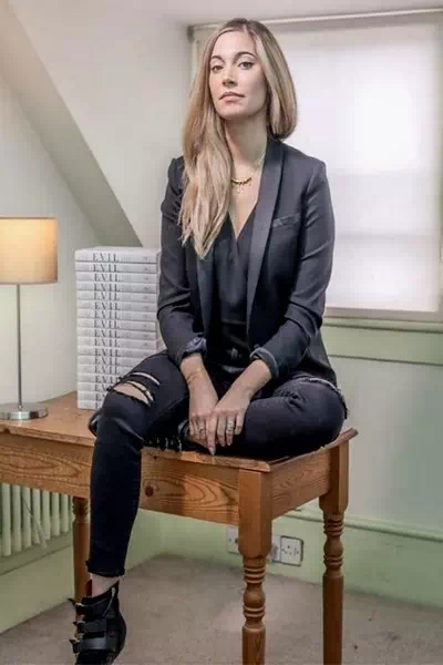 Julia Shaw – miniatura