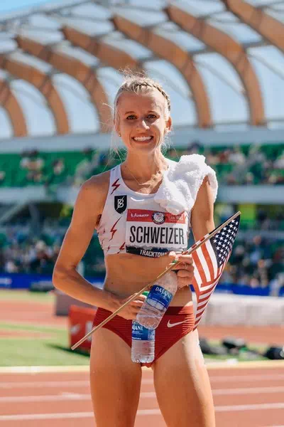 Karissa Schweizer – miniatura