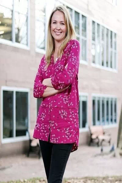 Lara Cox – dzisiejszy solenizant