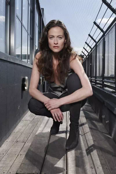 Lara Pulver – miniatura