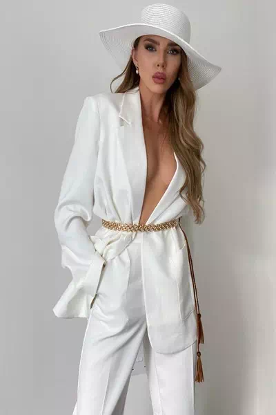 Laura Blair – miniatura