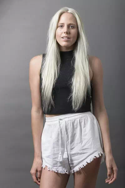 Laura Enever – miniatura