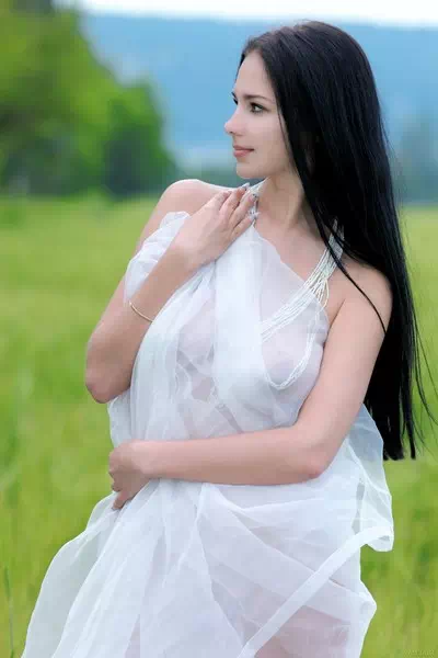 Leona E – miniatura