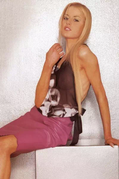 Madeleine West – miniatura