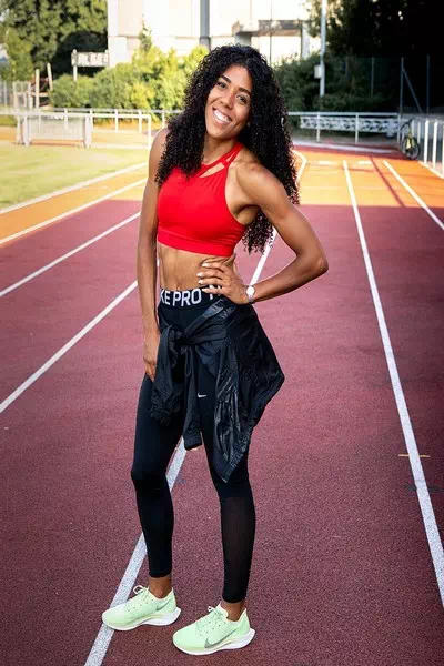 Mujinga Kambundji – miniatura