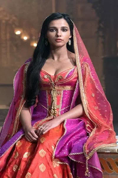 Naomi Scott – miniatura