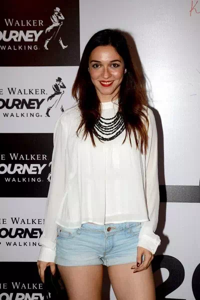 Nauheed Cyrusi – miniatura