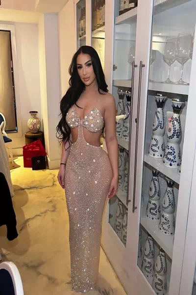 Nina Perfil – miniatura