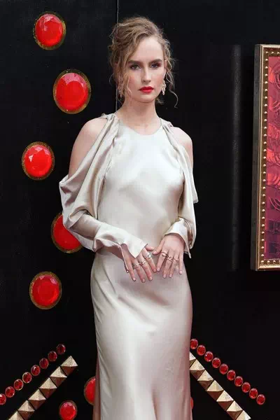 Olivia DeJonge – miniatura