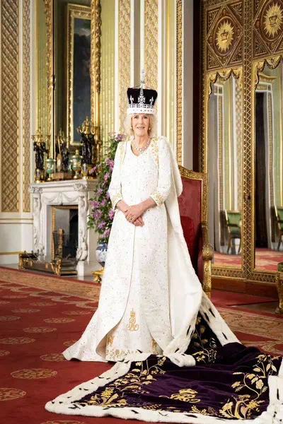 Queen Camilla – miniatura