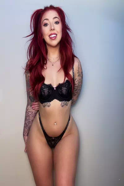 QueenSylvieMarie – miniatura