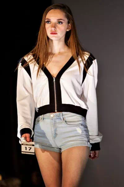 Rena Curren – miniatura