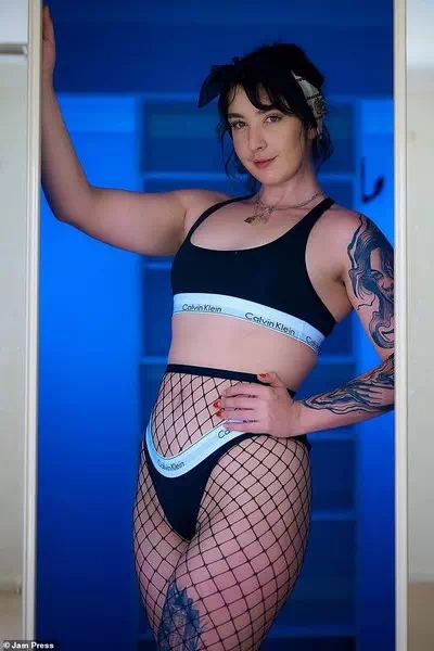 Sarah Button – miniatura