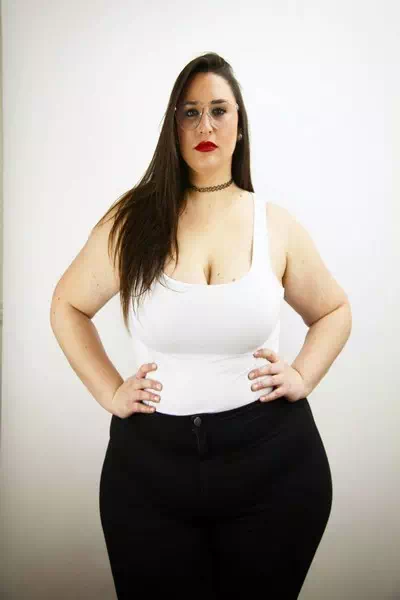 Sarai Has Curves – miniatura