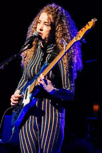 Tal Wilkenfeld – miniatura