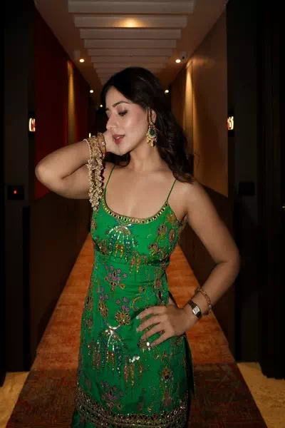 Tania (Actress) – miniatura