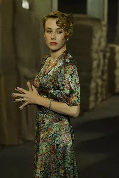 Wynn Everett – miniatura