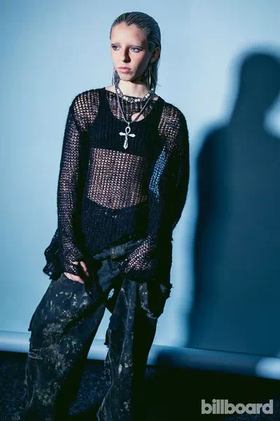 Young Miko – miniatura