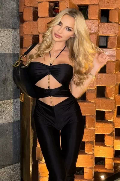 Yulia Debolska – miniatura