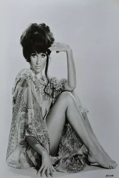 Yvonne Romain – miniatura