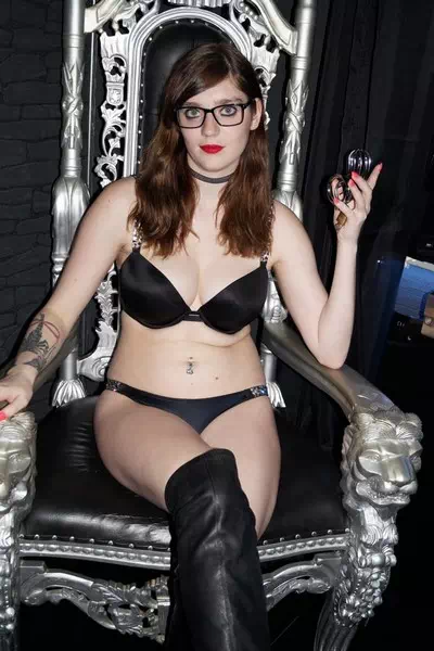 Zara Bizarr – miniatura